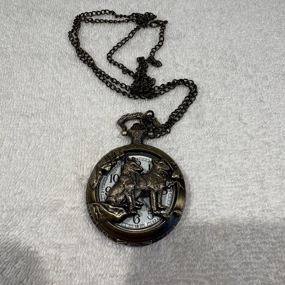 Collectible Vintage-Style Wolf Pocket Watch Necklace Antique Bronze